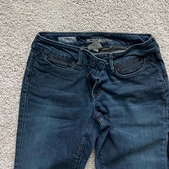 🔹BANANA REPUBLIC: Women’s size 8, urban style boot cut blue jeans, preowned🔹 - Picture 8 of 11